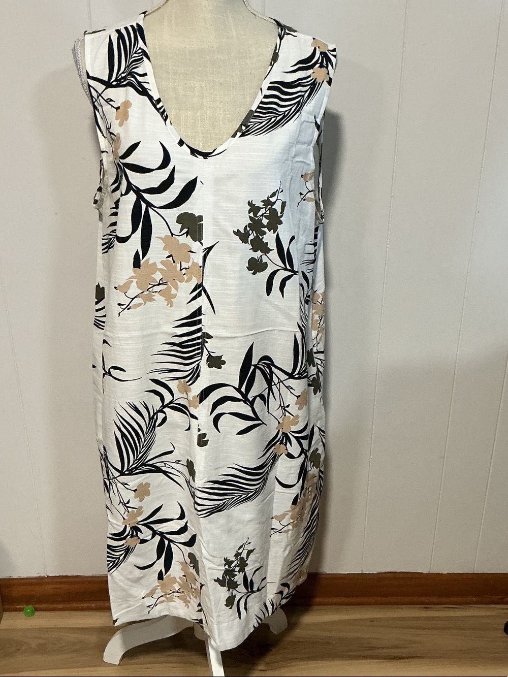 Liz Claiborne White Tropical Leaf & Floral V-Neck Cover-Up
